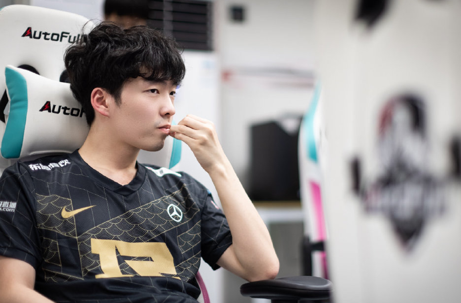 关于T1轻取RNG，Doinb送出助攻的信息