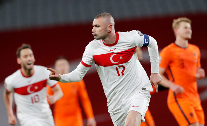 葡萄牙绝地反击那不勒斯，德容完成帽子戏法