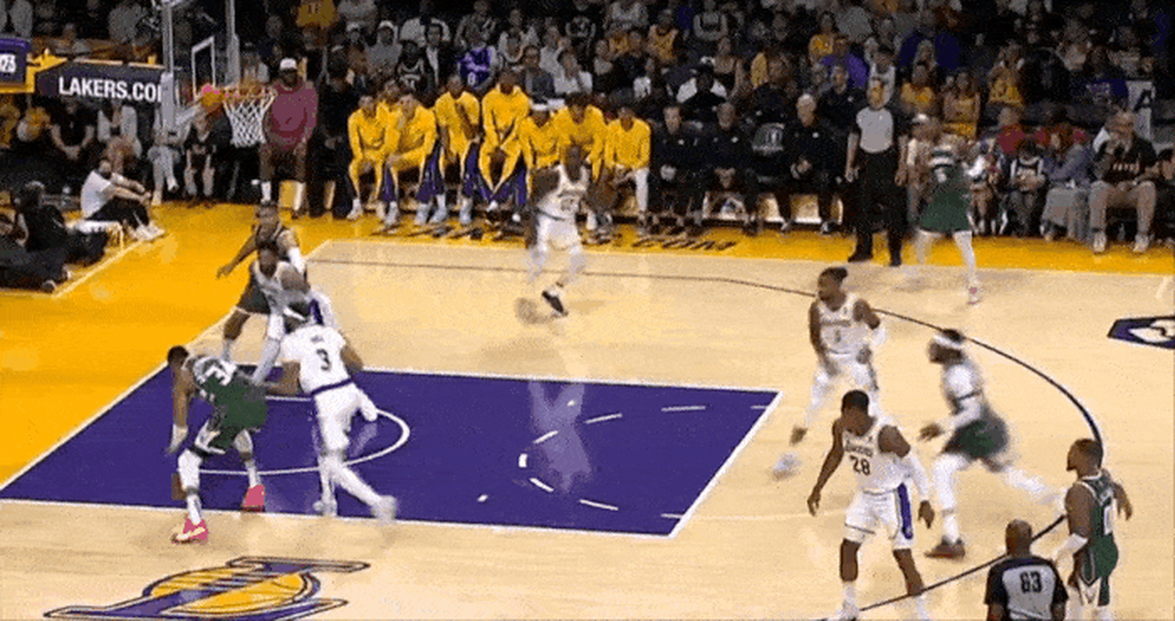 魔术轻取湖人B队,字母哥爆发神勇 魔术轻取湖人B队,字母哥爆发神勇