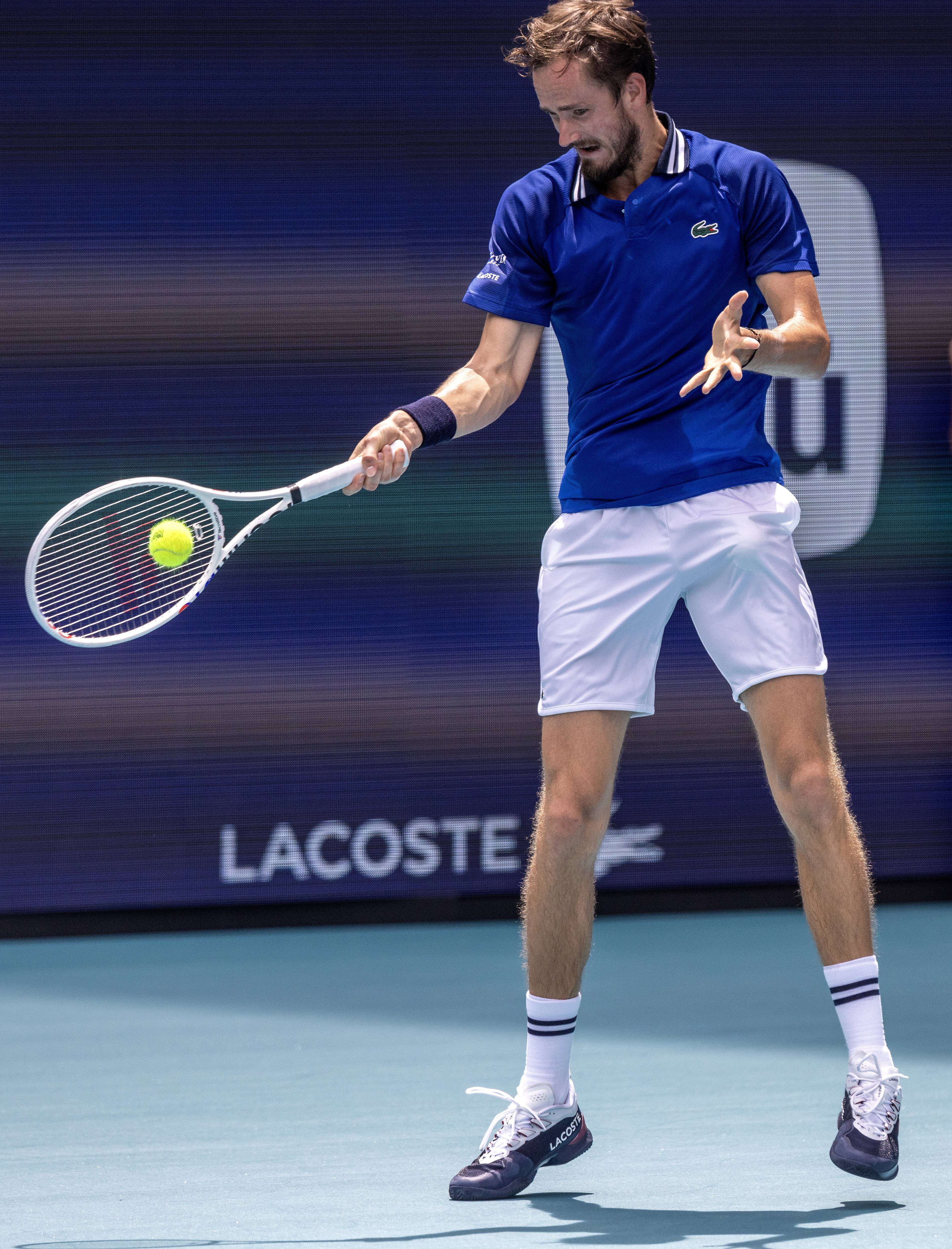 美国网球队鏖战澳大利亚网球队，梅德韦杰夫统治全场