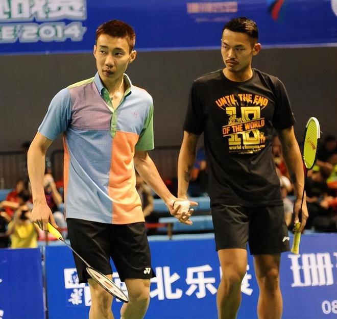 法国羽毛球队鏖战丹麦羽毛球队，李宗伟送出助攻