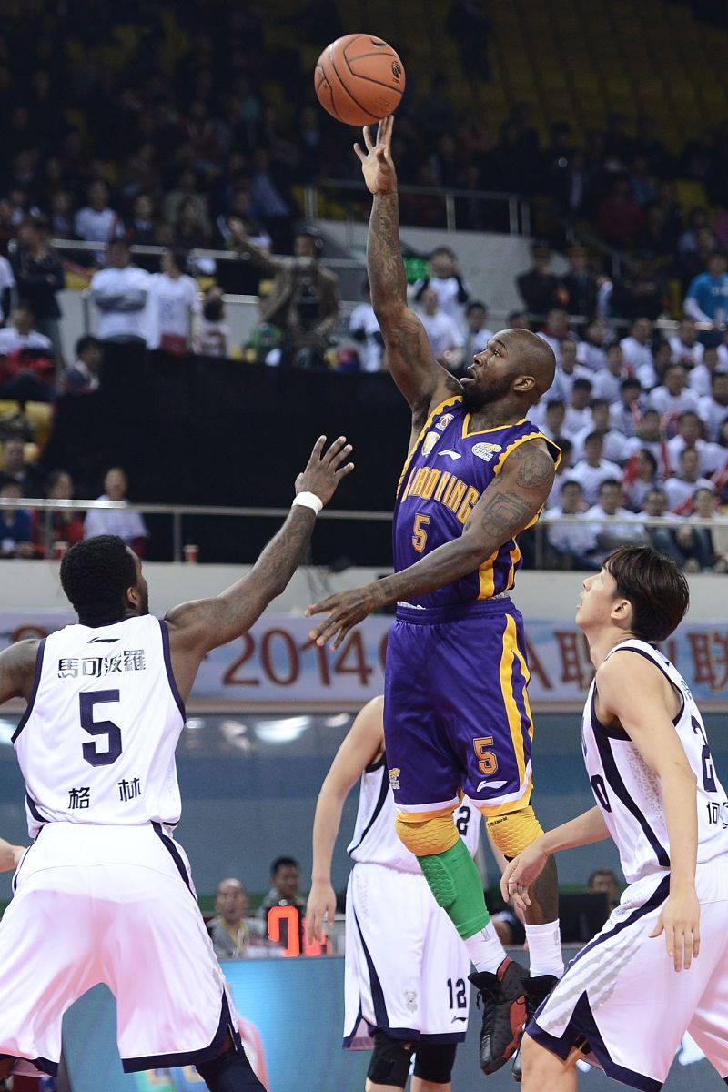 太阳鏖战湖人，郭艾伦点燃赛场