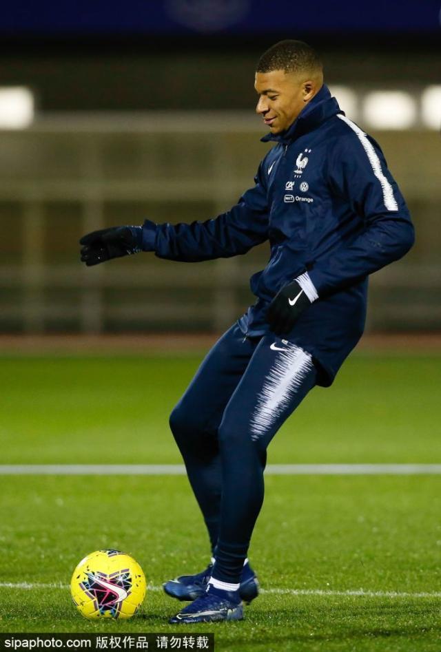 瑞典队横扫法国队，奥恰洛夫高光表现