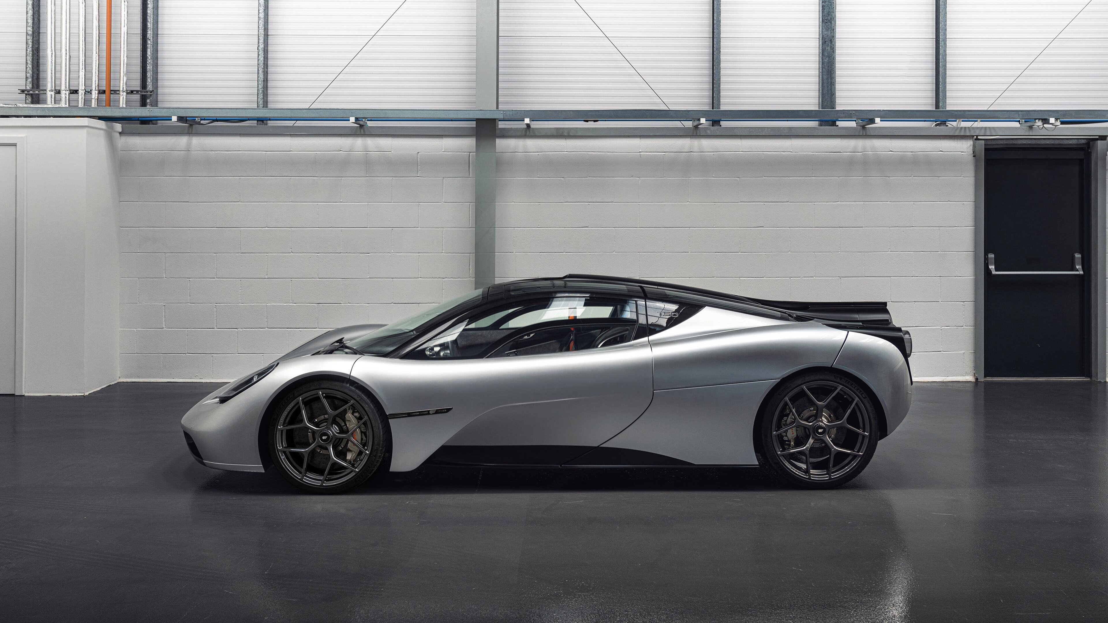 体育跨越边界的震撼，广东队末节带走雷霆，福克斯在西甲国家德比接管比赛