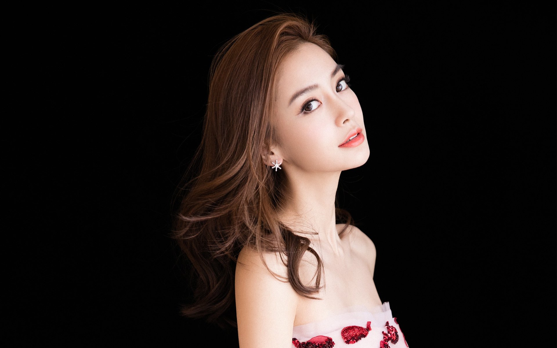 戈贝尔筑起法国高塔，雄鹿碾压山西显露冠军相