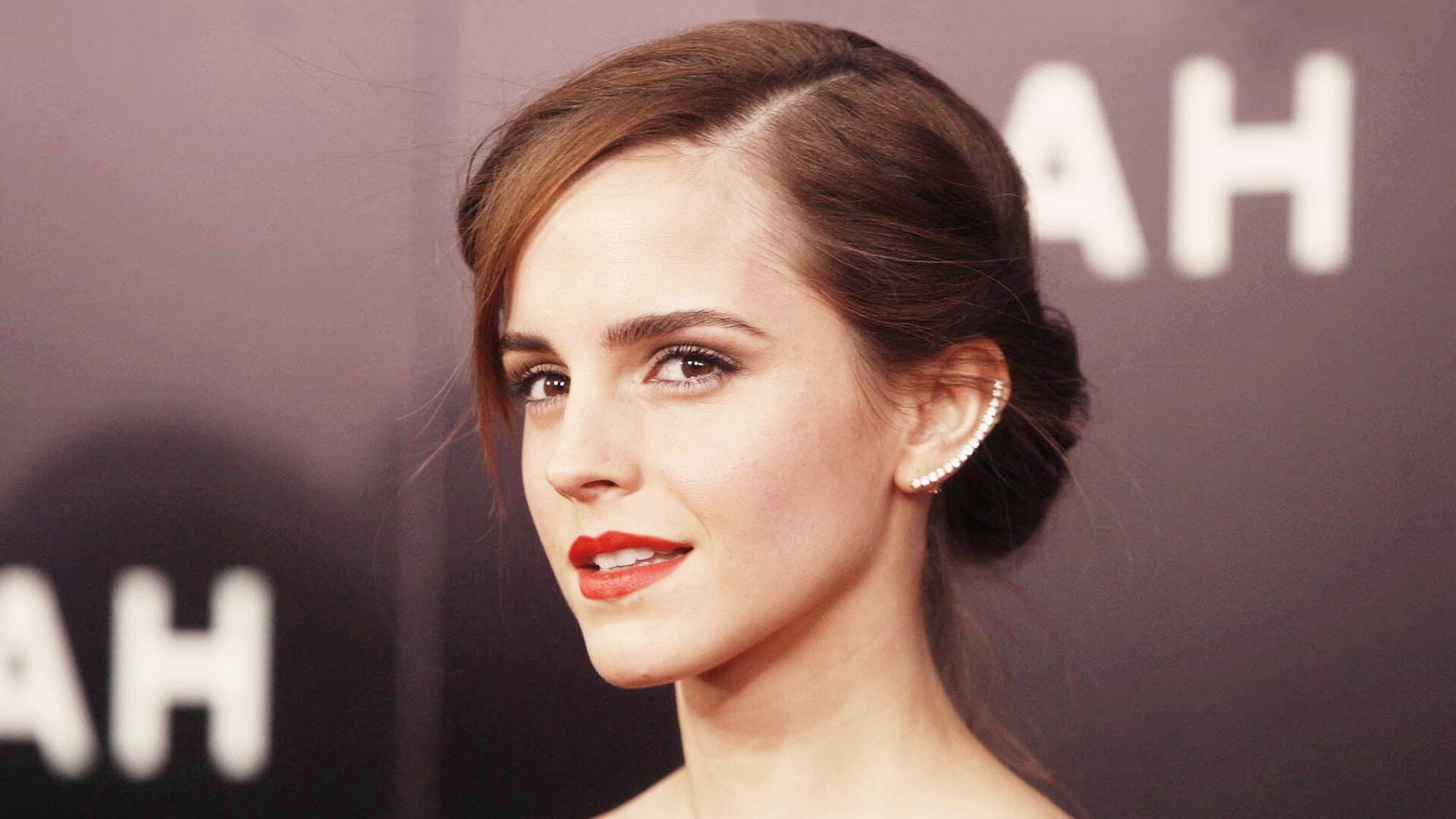 神锋封王与铁血之师,足球之夜的两种胜利哲学